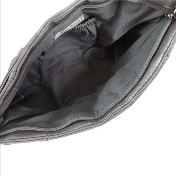 EUC Neiman Marcus Silver Wristlet Clutch Zip Top Metallic‎ Silver Bag - Picture 6 of 6